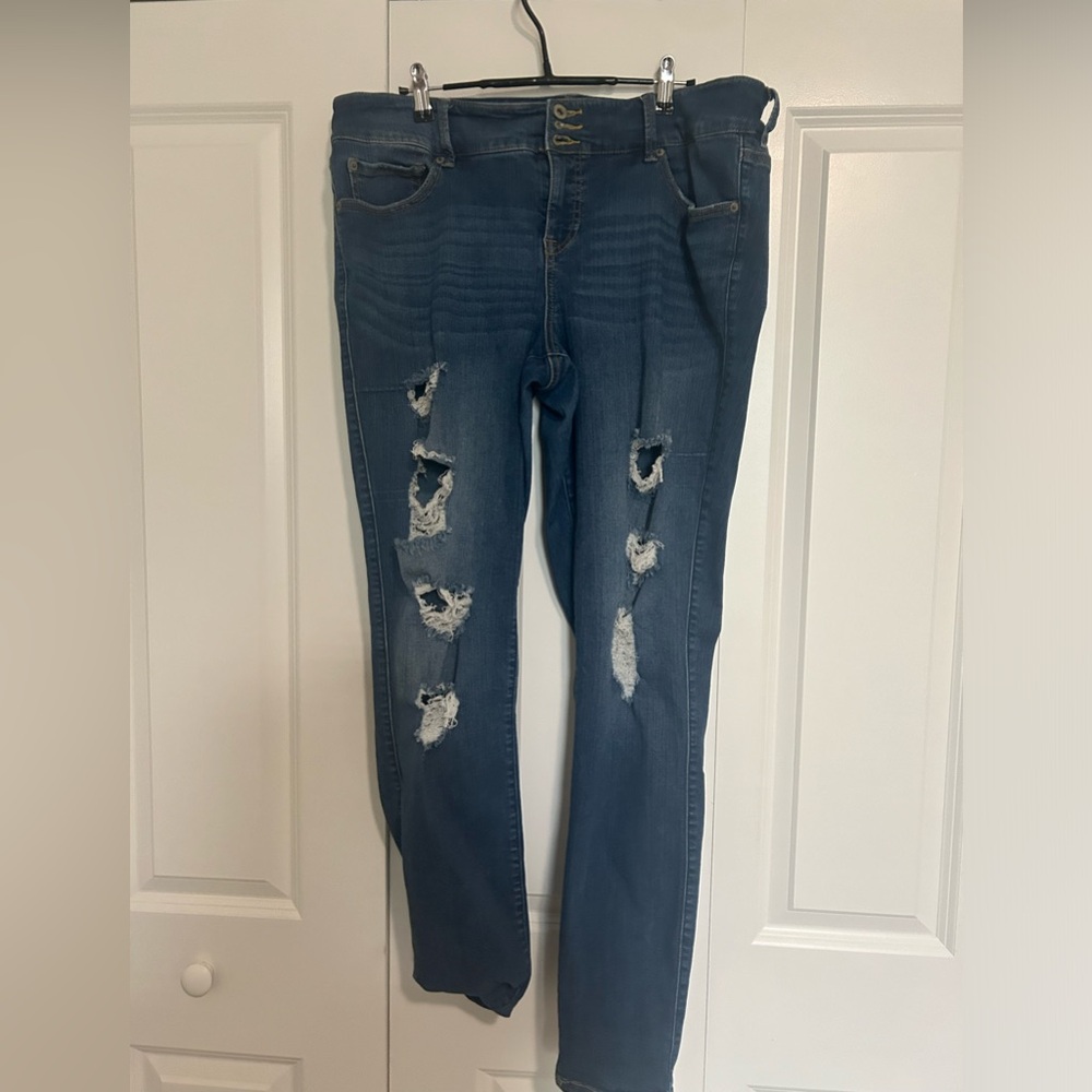 Torrid premium distresses jeans XLT Size 18